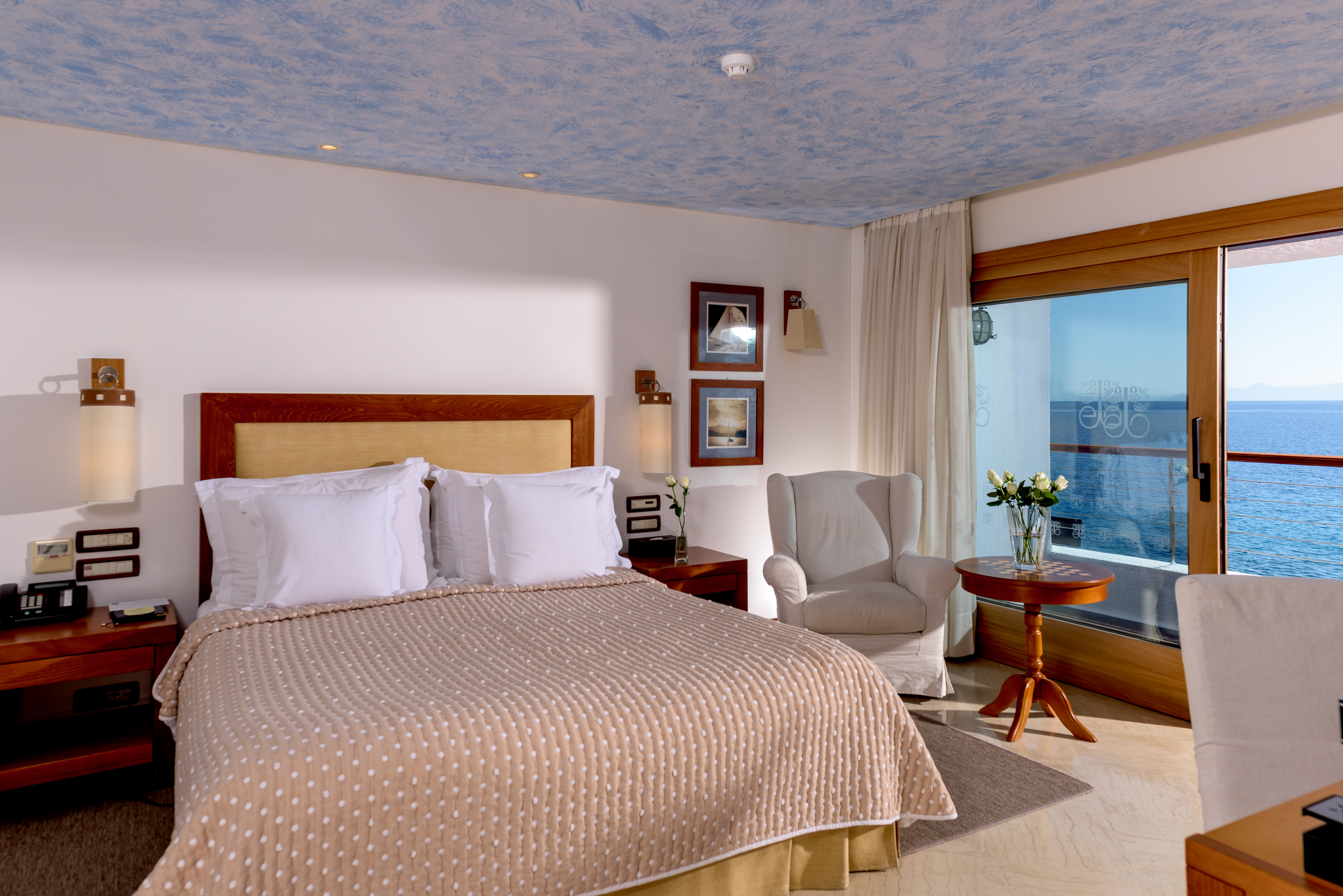 Island Bungalow On The Waters Edge5