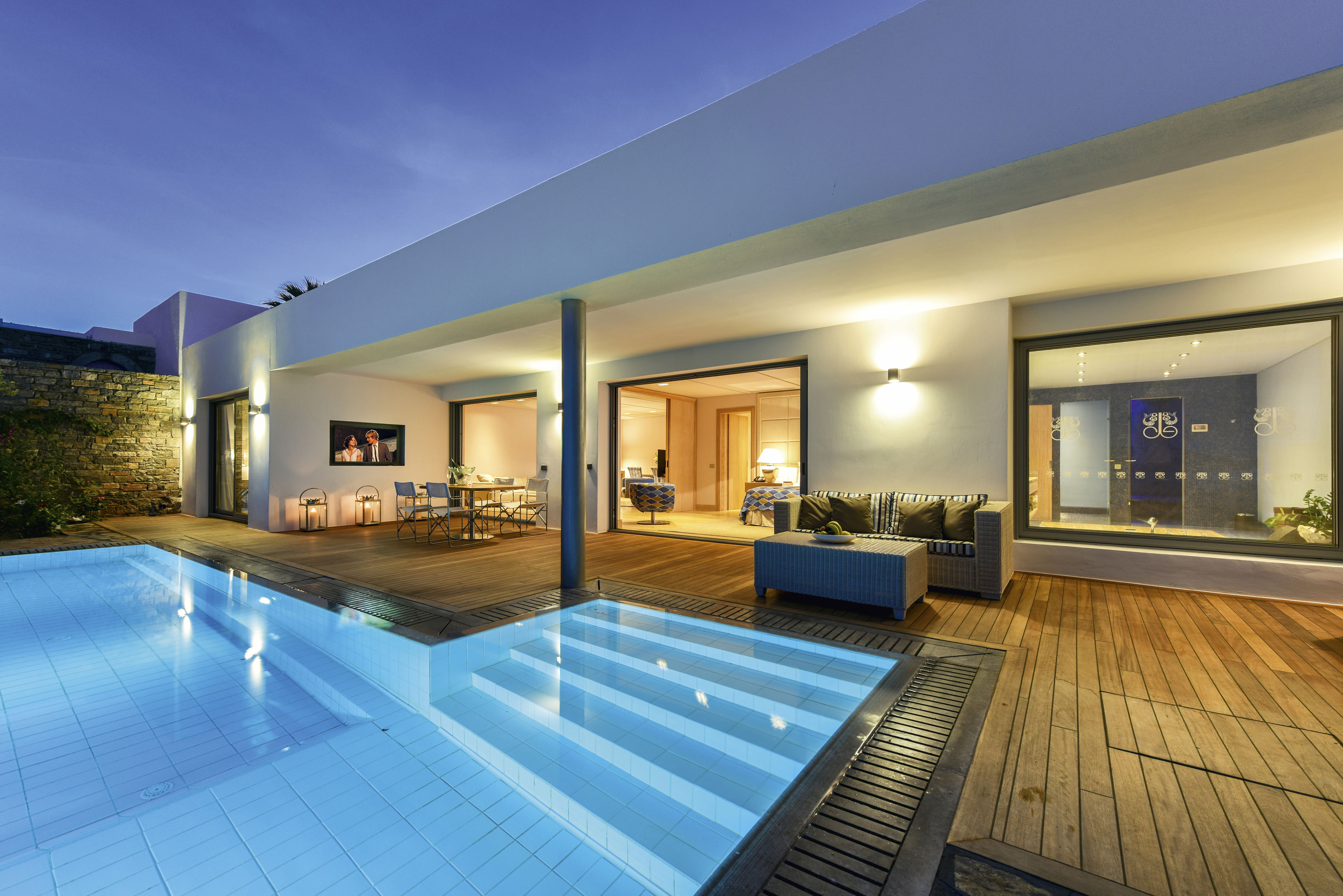 Grant Villa Waterfront Private Heated Pool6